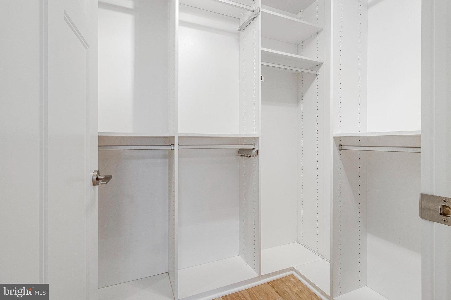1610 N QUEEN ST #211, ARLINGTON, Virginia 22209, 2 Bedrooms Bedrooms, ,2 BathroomsBathrooms,Residential,For sale,1610 N QUEEN ST #211,VAAR2064562 MLS # VAAR2064562