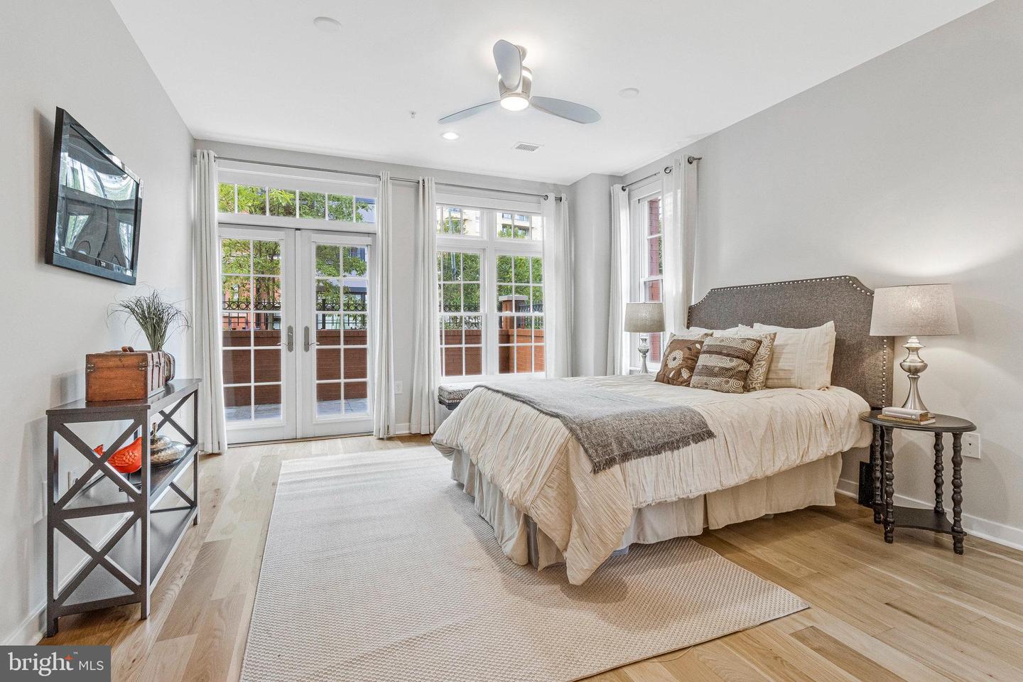 1610 N QUEEN ST #211, ARLINGTON, Virginia 22209, 2 Bedrooms Bedrooms, ,2 BathroomsBathrooms,Residential,For sale,1610 N QUEEN ST #211,VAAR2064562 MLS # VAAR2064562