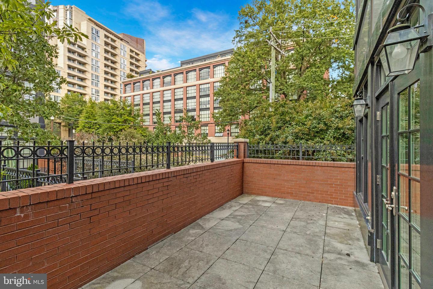 1610 N QUEEN ST #211, ARLINGTON, Virginia 22209, 2 Bedrooms Bedrooms, ,2 BathroomsBathrooms,Residential,For sale,1610 N QUEEN ST #211,VAAR2064562 MLS # VAAR2064562