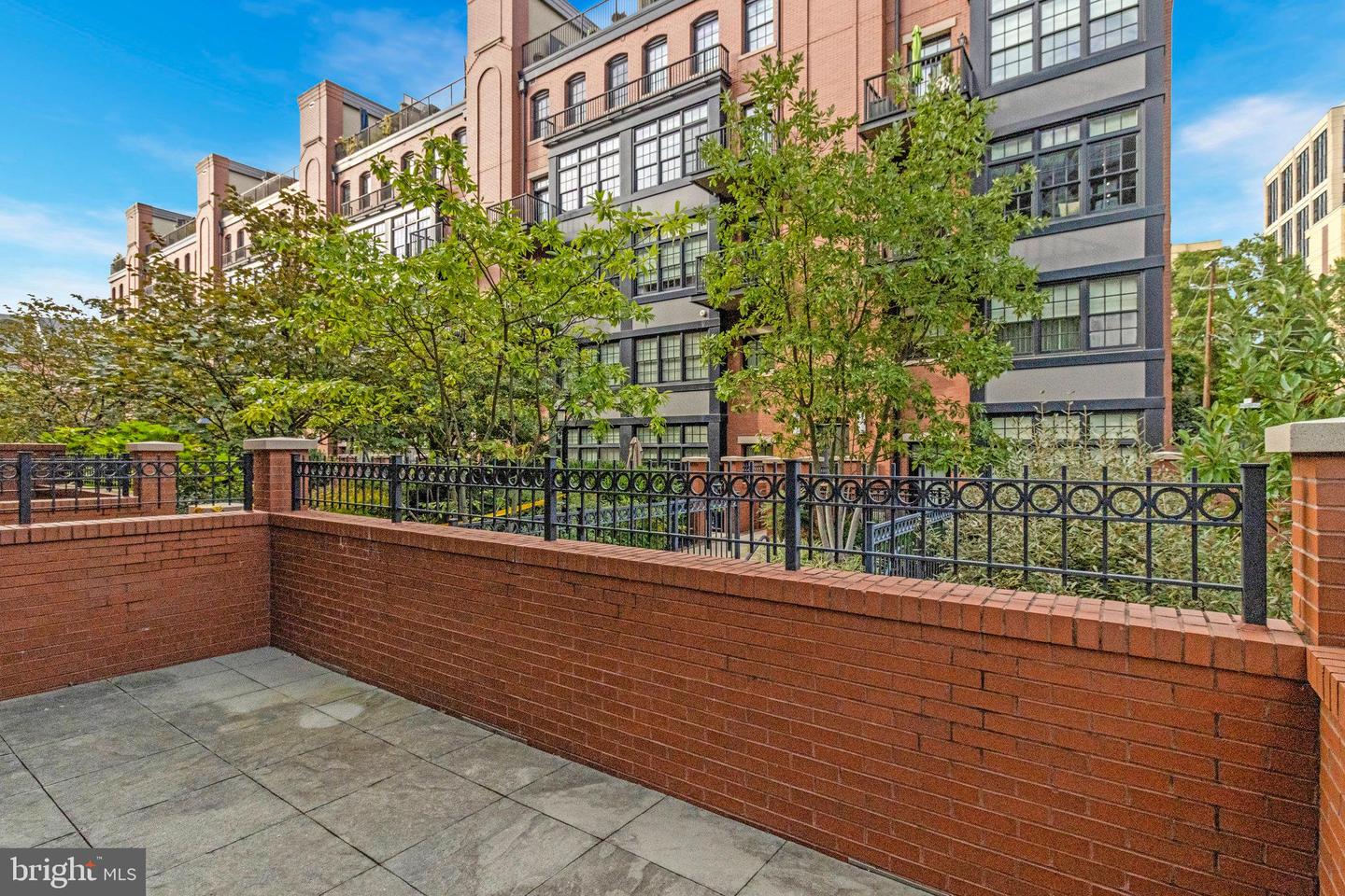 1610 N QUEEN ST #211, ARLINGTON, Virginia 22209, 2 Bedrooms Bedrooms, ,2 BathroomsBathrooms,Residential,For sale,1610 N QUEEN ST #211,VAAR2064562 MLS # VAAR2064562