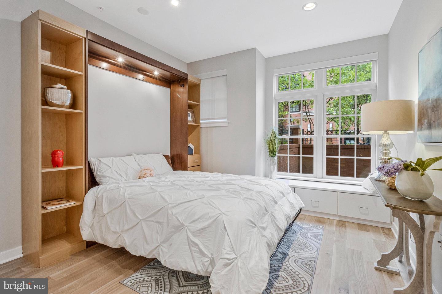 1610 N QUEEN ST #211, ARLINGTON, Virginia 22209, 2 Bedrooms Bedrooms, ,2 BathroomsBathrooms,Residential,For sale,1610 N QUEEN ST #211,VAAR2064562 MLS # VAAR2064562