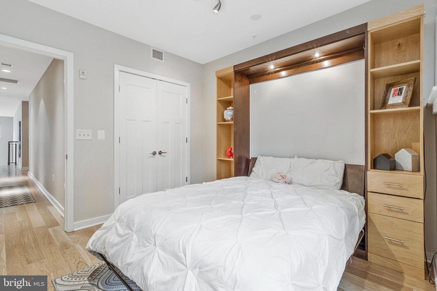 1610 N QUEEN ST #211, ARLINGTON, Virginia 22209, 2 Bedrooms Bedrooms, ,2 BathroomsBathrooms,Residential,For sale,1610 N QUEEN ST #211,VAAR2064562 MLS # VAAR2064562