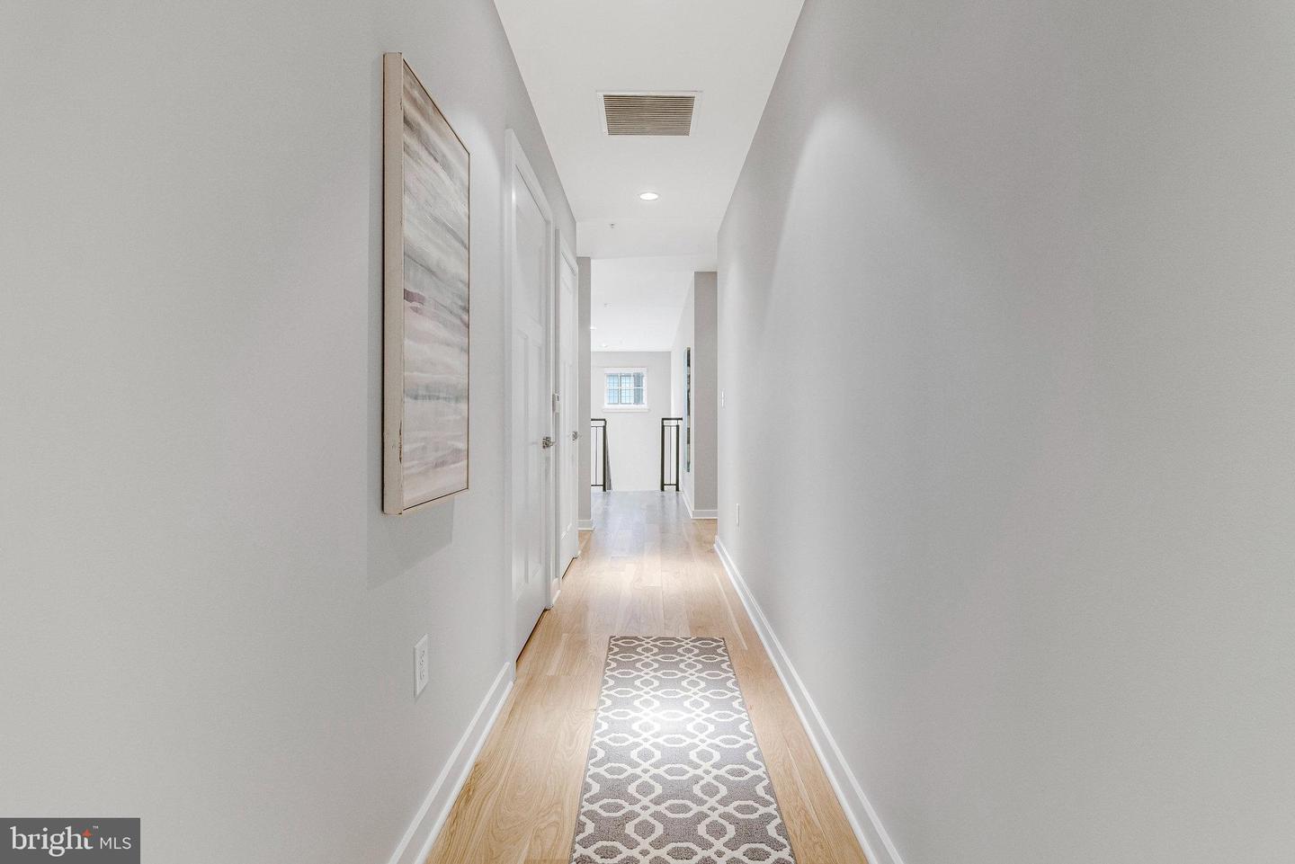 1610 N QUEEN ST #211, ARLINGTON, Virginia 22209, 2 Bedrooms Bedrooms, ,2 BathroomsBathrooms,Residential,For sale,1610 N QUEEN ST #211,VAAR2064562 MLS # VAAR2064562