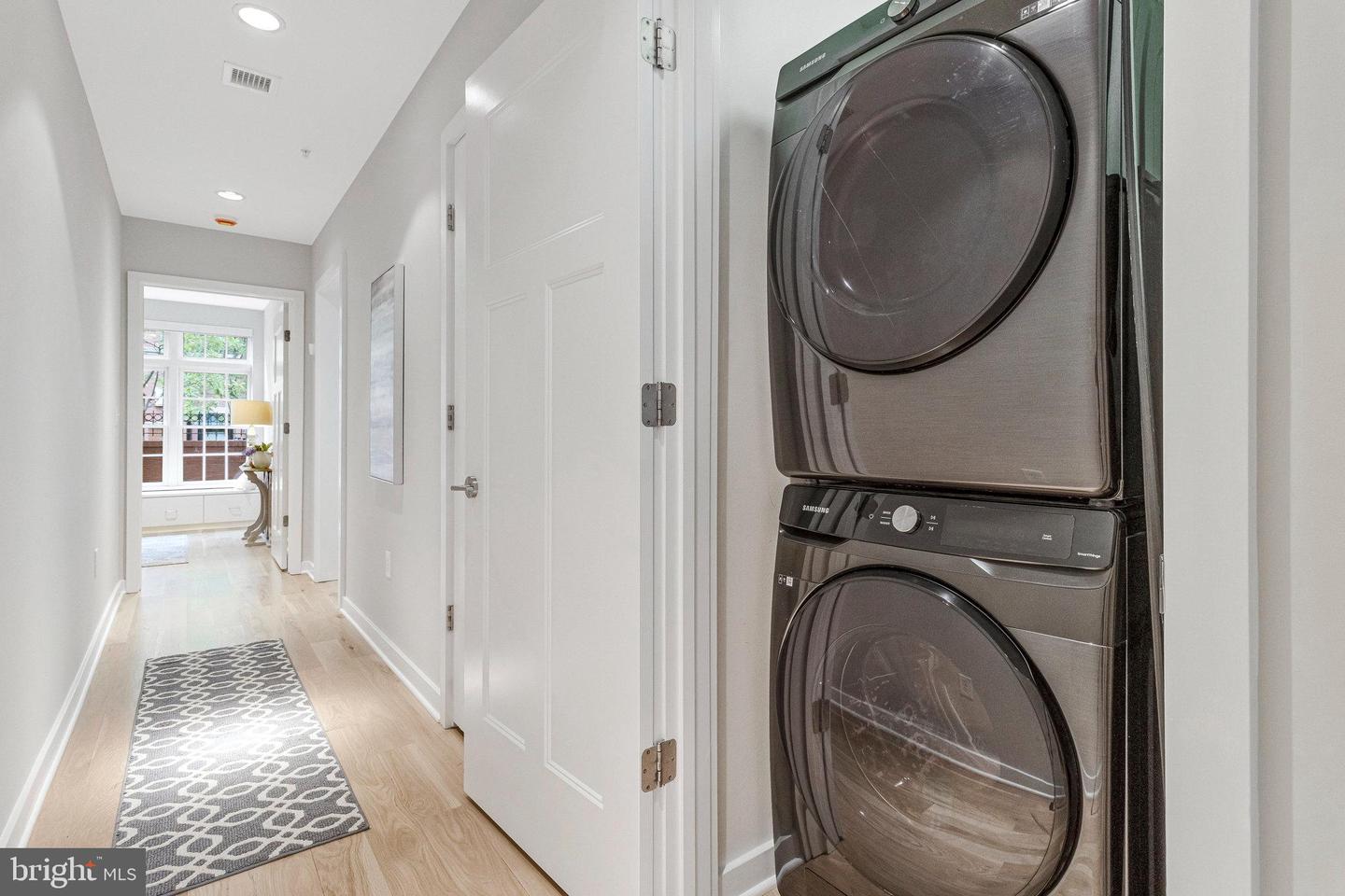1610 N QUEEN ST #211, ARLINGTON, Virginia 22209, 2 Bedrooms Bedrooms, ,2 BathroomsBathrooms,Residential,For sale,1610 N QUEEN ST #211,VAAR2064562 MLS # VAAR2064562
