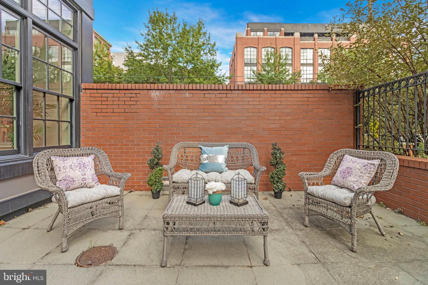 1610 N QUEEN ST #211, ARLINGTON, Virginia 22209, 2 Bedrooms Bedrooms, ,2 BathroomsBathrooms,Residential,For sale,1610 N QUEEN ST #211,VAAR2064562 MLS # VAAR2064562