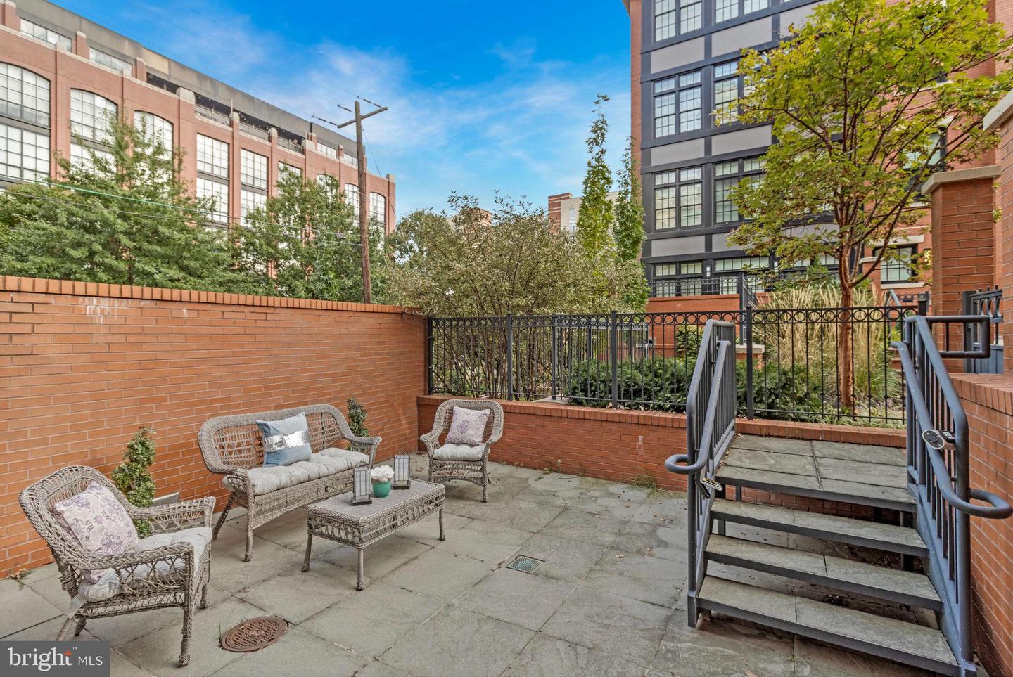 1610 N QUEEN ST #211, ARLINGTON, Virginia 22209, 2 Bedrooms Bedrooms, ,2 BathroomsBathrooms,Residential,For sale,1610 N QUEEN ST #211,VAAR2064562 MLS # VAAR2064562