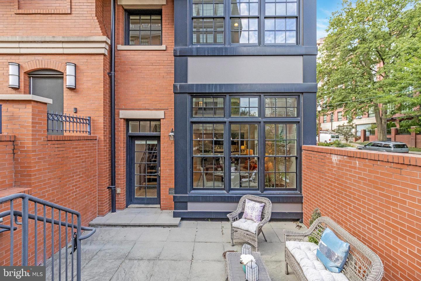 1610 N QUEEN ST #211, ARLINGTON, Virginia 22209, 2 Bedrooms Bedrooms, ,2 BathroomsBathrooms,Residential,For sale,1610 N QUEEN ST #211,VAAR2064562 MLS # VAAR2064562