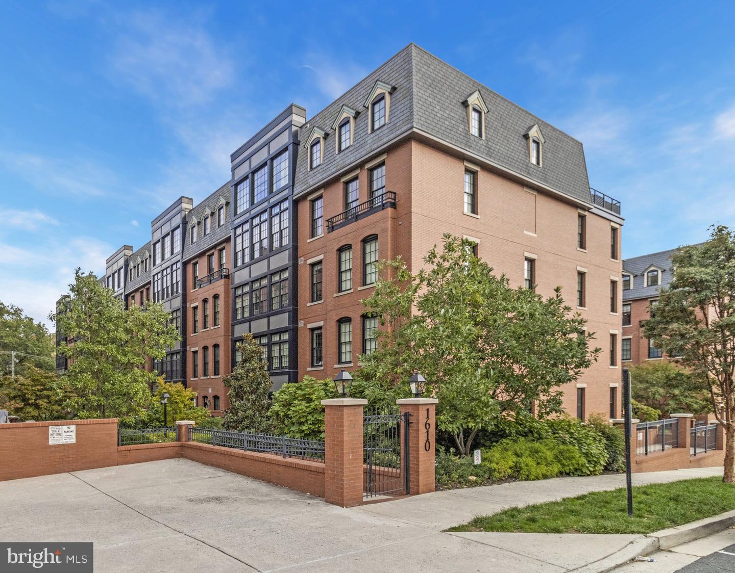 1610 N QUEEN ST #211, ARLINGTON, Virginia 22209, 2 Bedrooms Bedrooms, ,2 BathroomsBathrooms,Residential,For sale,1610 N QUEEN ST #211,VAAR2064562 MLS # VAAR2064562