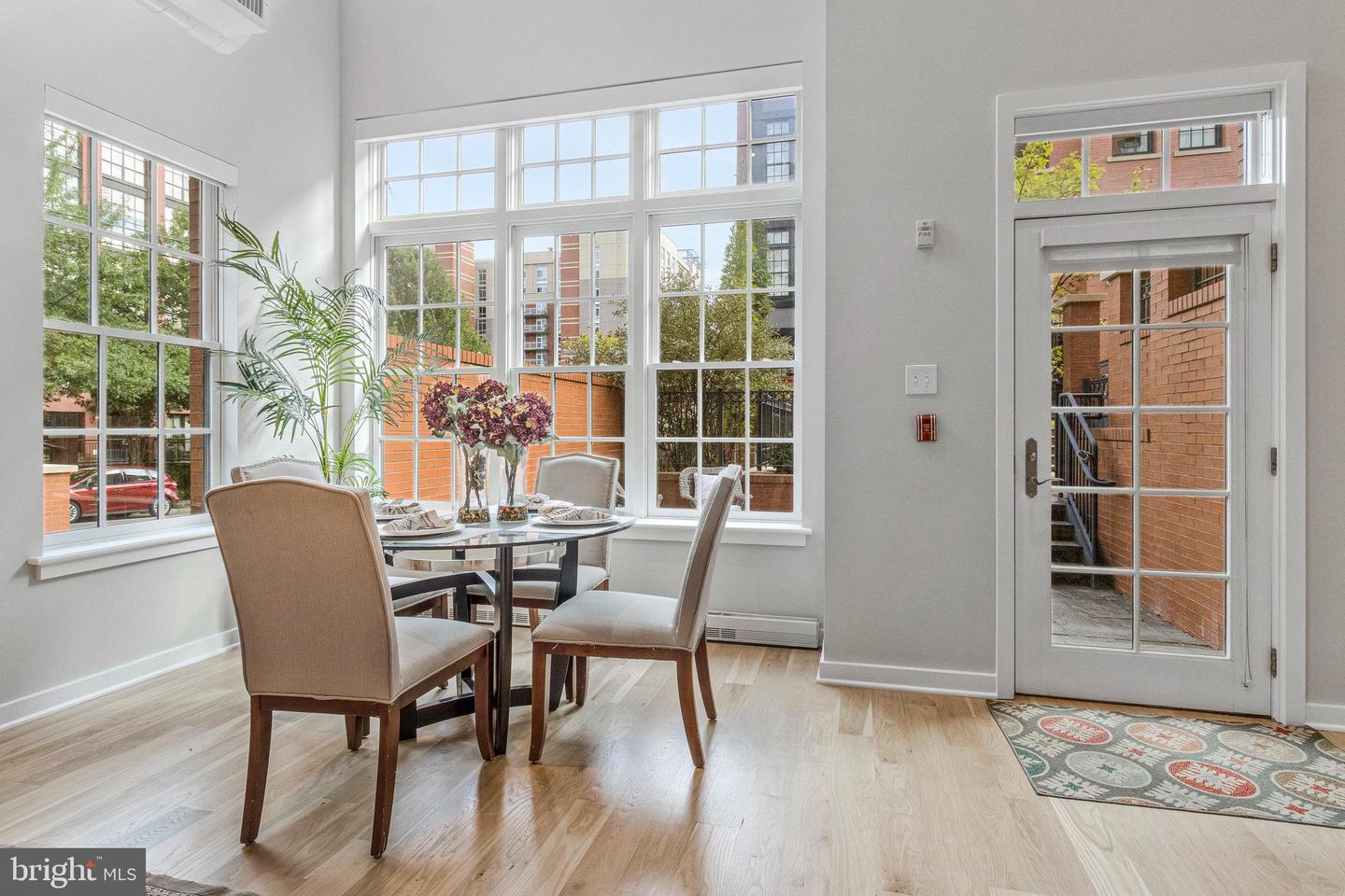 1610 N QUEEN ST #211, ARLINGTON, Virginia 22209, 2 Bedrooms Bedrooms, ,2 BathroomsBathrooms,Residential,For sale,1610 N QUEEN ST #211,VAAR2064562 MLS # VAAR2064562