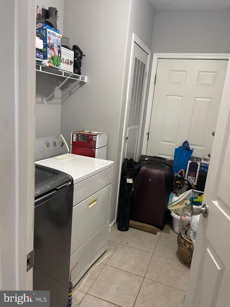 14640 LUFTHANSA CIR, CHANTILLY, Virginia 20151, 2 Bedrooms Bedrooms, 10 Rooms Rooms,2 BathroomsBathrooms,Residential,For sale,14640 LUFTHANSA CIR,VAFX2273116 MLS # VAFX2273116