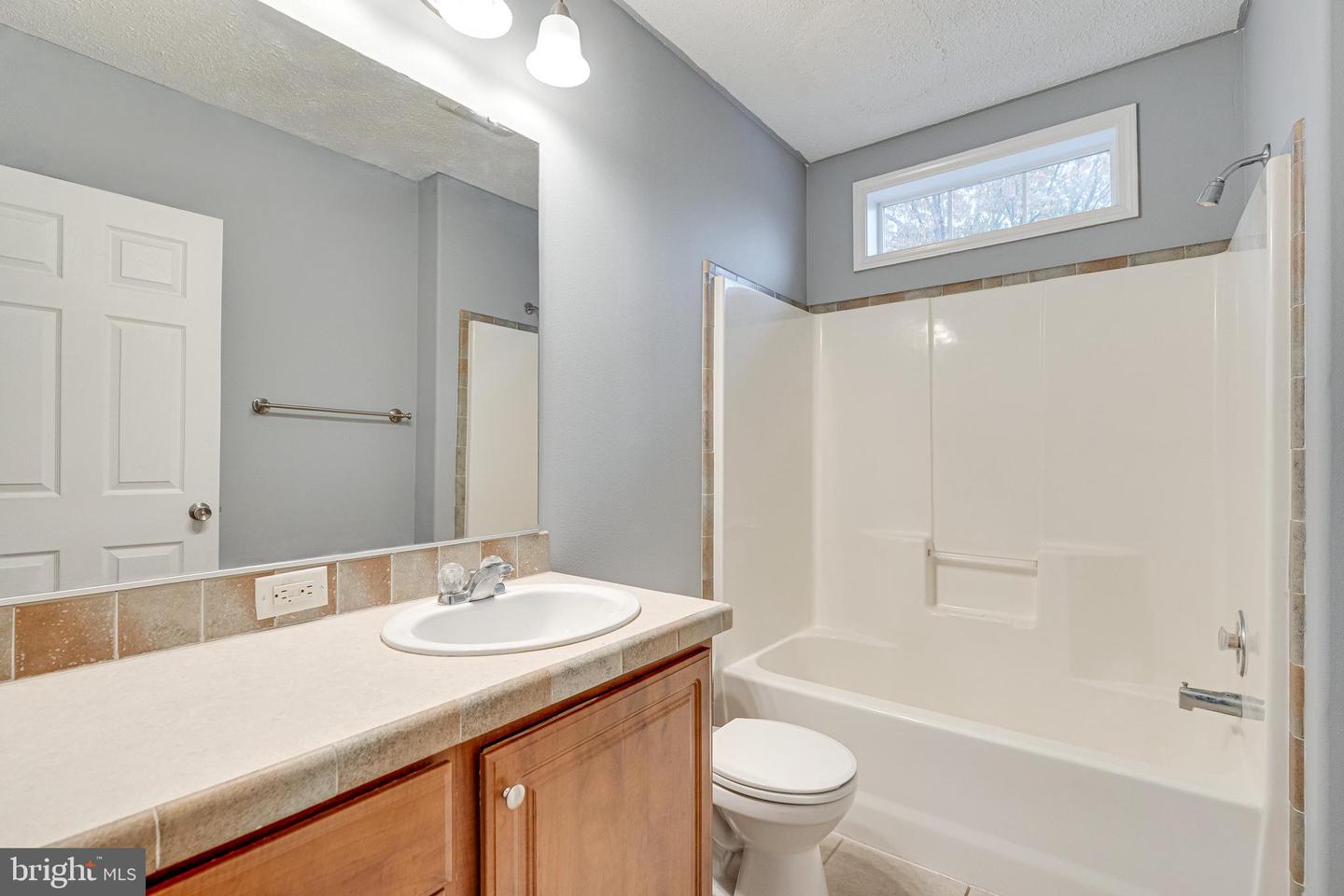 14640 LUFTHANSA CIR, CHANTILLY, Virginia 20151, 2 Bedrooms Bedrooms, 10 Rooms Rooms,2 BathroomsBathrooms,Residential,For sale,14640 LUFTHANSA CIR,VAFX2273116 MLS # VAFX2273116