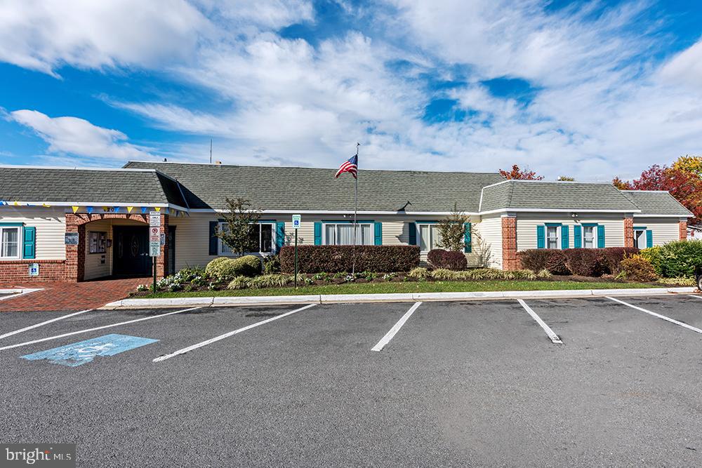 14640 LUFTHANSA CIR, CHANTILLY, Virginia 20151, 2 Bedrooms Bedrooms, 10 Rooms Rooms,2 BathroomsBathrooms,Residential,For sale,14640 LUFTHANSA CIR,VAFX2273116 MLS # VAFX2273116