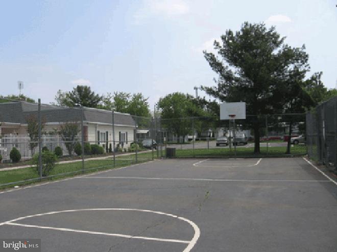 14640 LUFTHANSA CIR, CHANTILLY, Virginia 20151, 2 Bedrooms Bedrooms, 10 Rooms Rooms,2 BathroomsBathrooms,Residential,For sale,14640 LUFTHANSA CIR,VAFX2273116 MLS # VAFX2273116