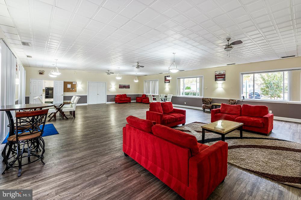 14640 LUFTHANSA CIR, CHANTILLY, Virginia 20151, 2 Bedrooms Bedrooms, 10 Rooms Rooms,2 BathroomsBathrooms,Residential,For sale,14640 LUFTHANSA CIR,VAFX2273116 MLS # VAFX2273116