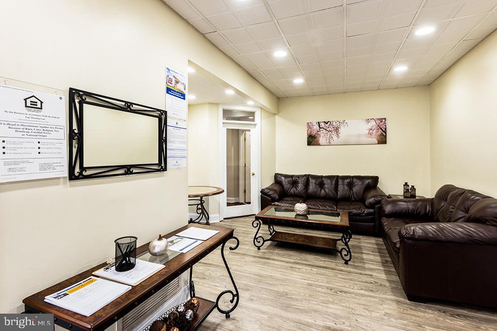 14640 LUFTHANSA CIR, CHANTILLY, Virginia 20151, 2 Bedrooms Bedrooms, 10 Rooms Rooms,2 BathroomsBathrooms,Residential,For sale,14640 LUFTHANSA CIR,VAFX2273116 MLS # VAFX2273116