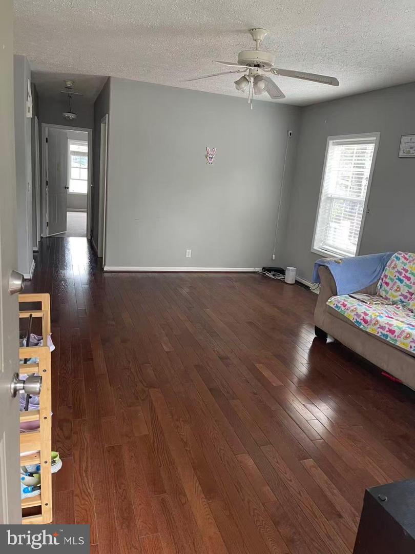 14640 LUFTHANSA CIR, CHANTILLY, Virginia 20151, 2 Bedrooms Bedrooms, 10 Rooms Rooms,2 BathroomsBathrooms,Residential,For sale,14640 LUFTHANSA CIR,VAFX2273116 MLS # VAFX2273116