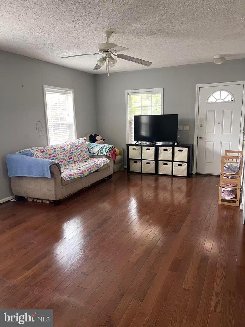 14640 LUFTHANSA CIR, CHANTILLY, Virginia 20151, 2 Bedrooms Bedrooms, 10 Rooms Rooms,2 BathroomsBathrooms,Residential,For sale,14640 LUFTHANSA CIR,VAFX2273116 MLS # VAFX2273116