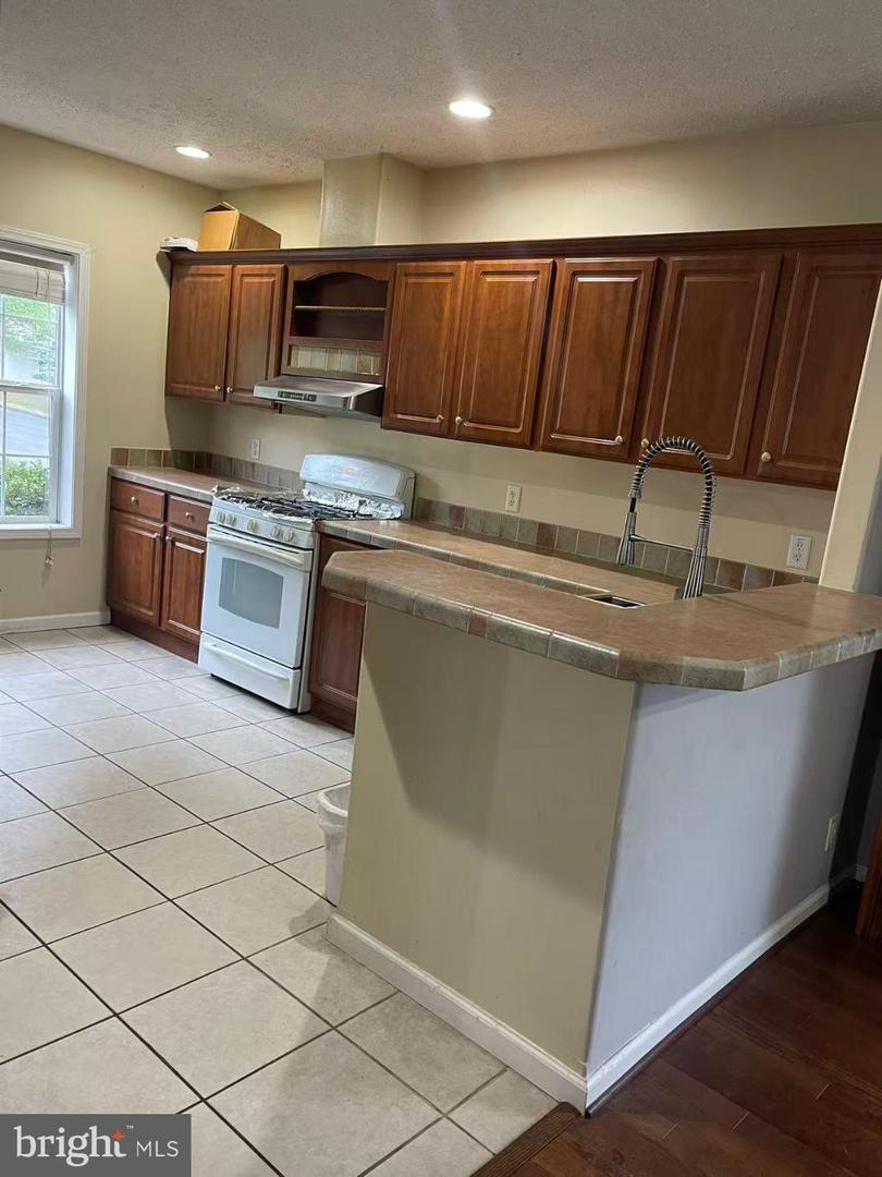 14640 LUFTHANSA CIR, CHANTILLY, Virginia 20151, 2 Bedrooms Bedrooms, 10 Rooms Rooms,2 BathroomsBathrooms,Residential,For sale,14640 LUFTHANSA CIR,VAFX2273116 MLS # VAFX2273116