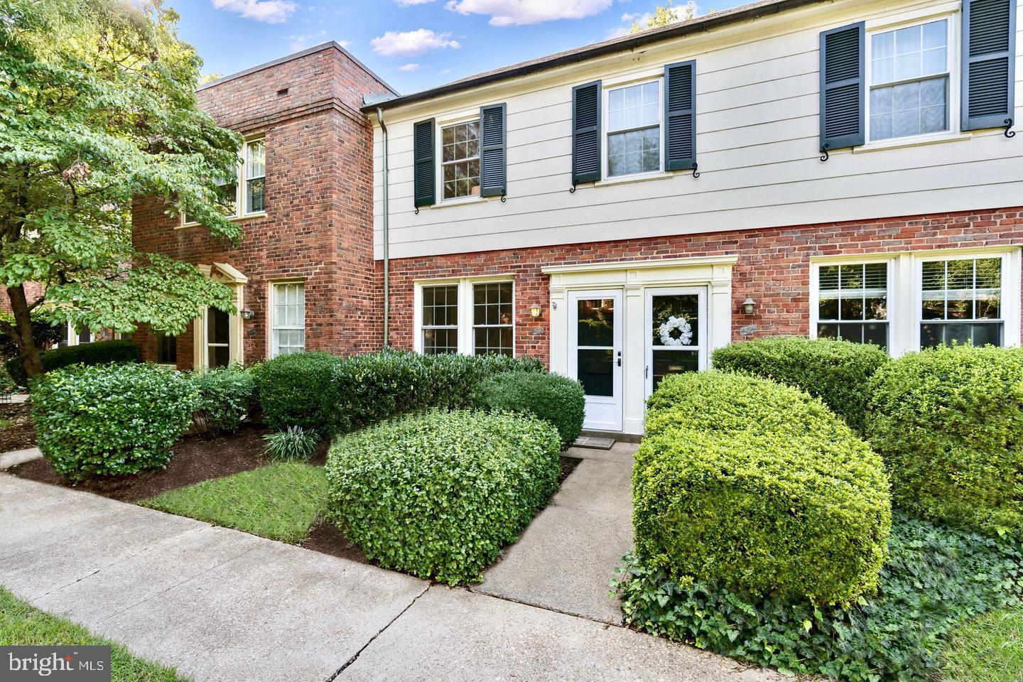 1401 S EDGEWOOD ST #485, ARLINGTON, Virginia 22204, 2 Bedrooms Bedrooms, ,1 BathroomBathrooms,Residential,For sale,1401 S EDGEWOOD ST #485,VAAR2064656 MLS # VAAR2064656