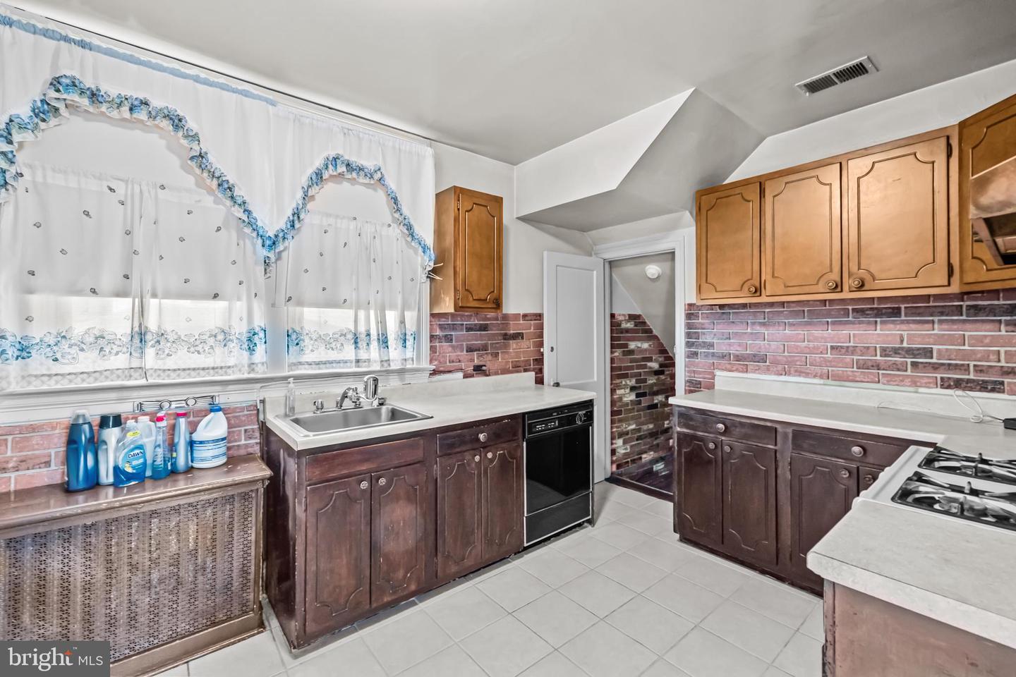 6018 2ND ST NW, WASHINGTON, District Of Columbia 20011, 3 Bedrooms Bedrooms, ,1 BathroomBathrooms,Residential,For sale,6018 2ND ST NW,DCDC2225990 MLS # DCDC2225990