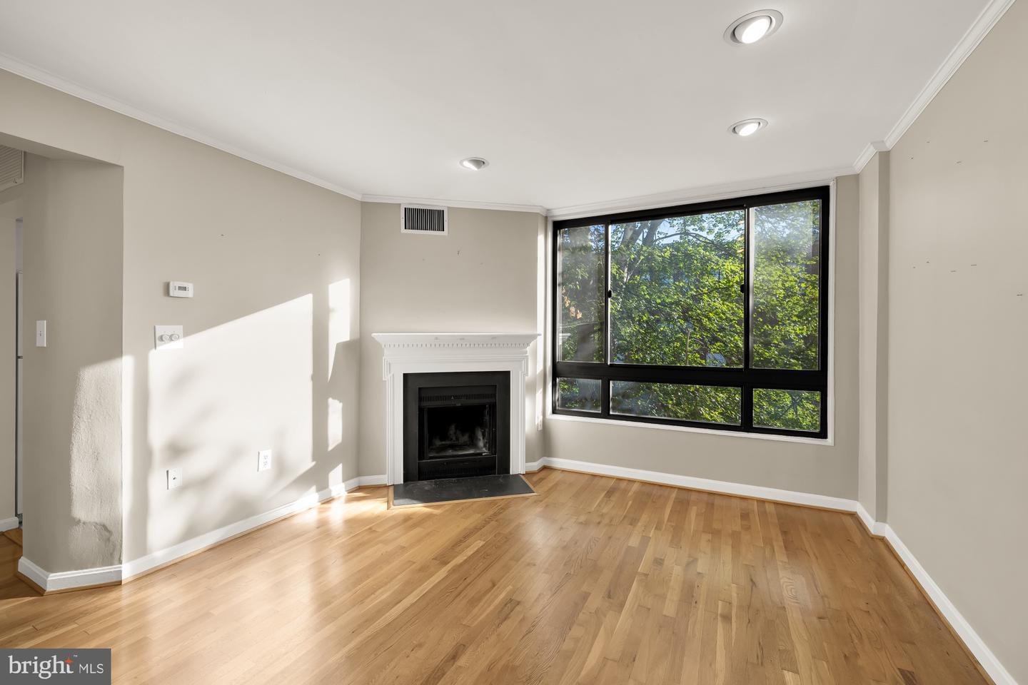 3825 DAVIS PL NW #202, WASHINGTON, District Of Columbia 20007, 2 Bedrooms Bedrooms, ,1 BathroomBathrooms,Residential,For sale,3825 DAVIS PL NW #202,DCDC2226216 MLS # DCDC2226216
