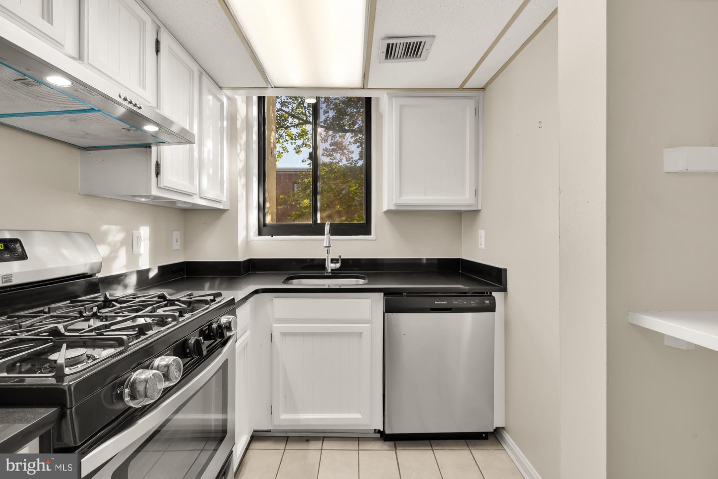 3825 DAVIS PL NW #202, WASHINGTON, District Of Columbia 20007, 2 Bedrooms Bedrooms, ,1 BathroomBathrooms,Residential,For sale,3825 DAVIS PL NW #202,DCDC2226216 MLS # DCDC2226216