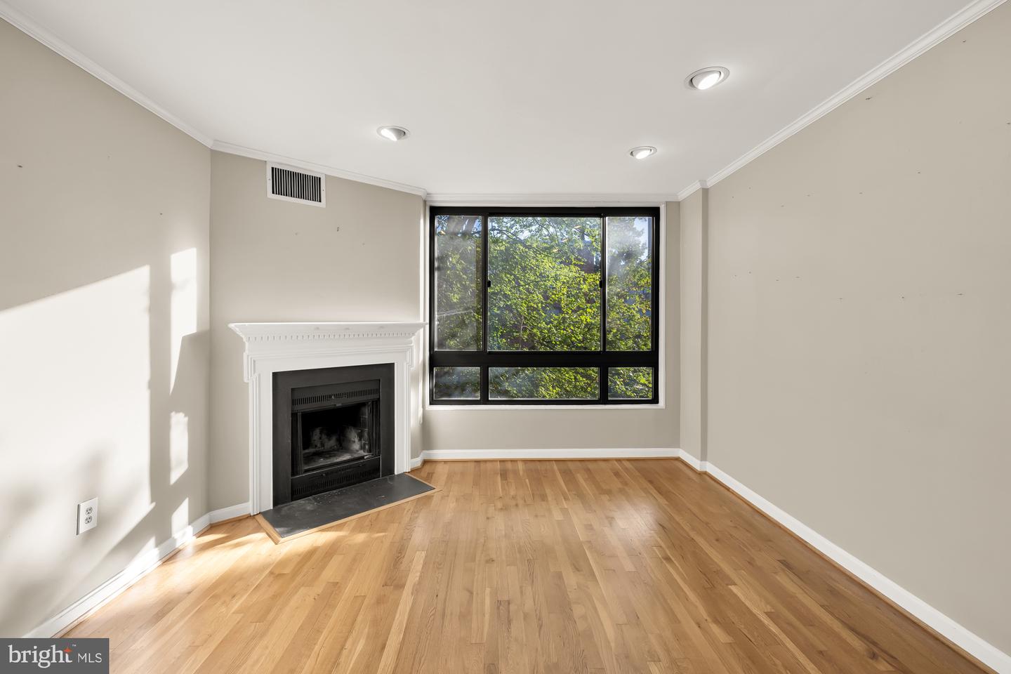 3825 DAVIS PL NW #202, WASHINGTON, District Of Columbia 20007, 2 Bedrooms Bedrooms, ,1 BathroomBathrooms,Residential,For sale,3825 DAVIS PL NW #202,DCDC2226216 MLS # DCDC2226216
