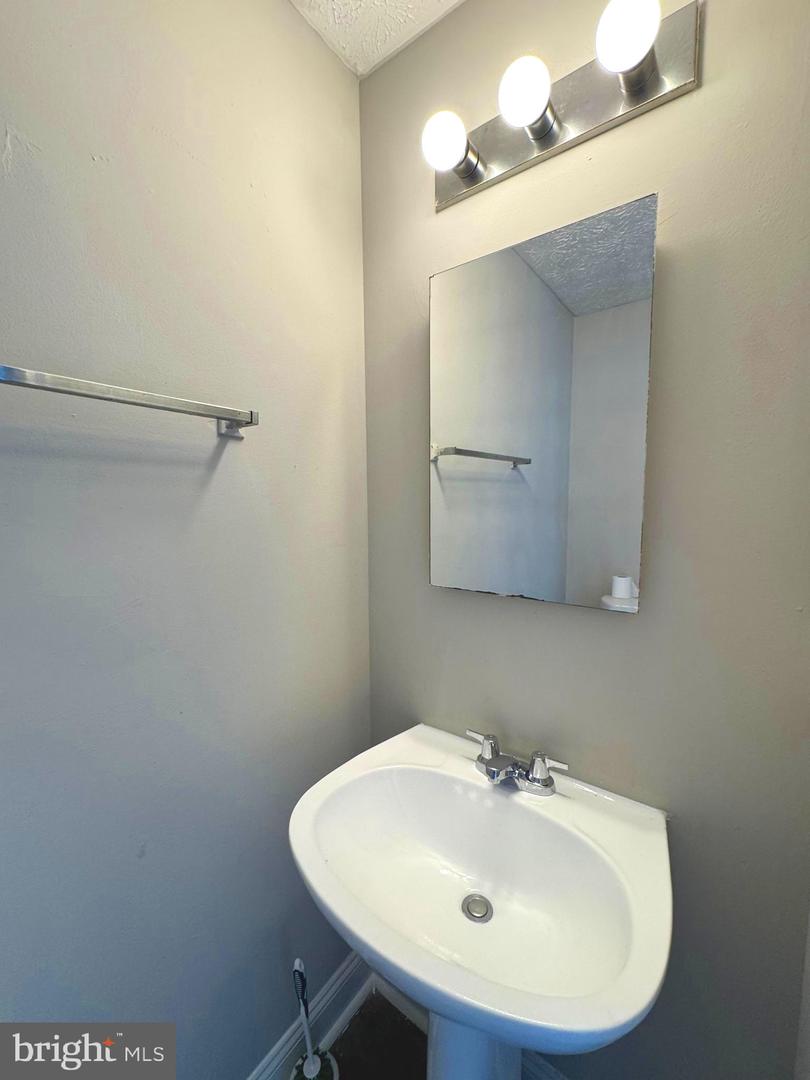 3615 WHARF LN, TRIANGLE, Virginia 22172, 3 Bedrooms Bedrooms, ,2 BathroomsBathrooms,Residential,For sale,3615 WHARF LN,VAPW2105630 MLS # VAPW2105630