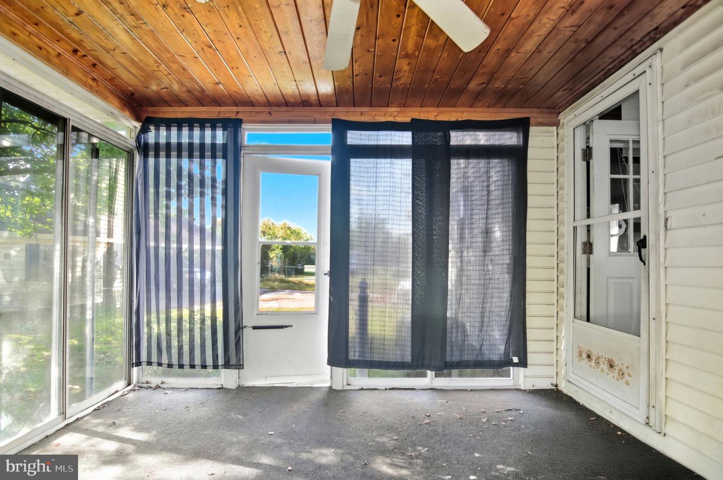 160 ROUZIE DR, TAPPAHANNOCK, Virginia 22560, 3 Bedrooms Bedrooms, 6 Rooms Rooms,2 BathroomsBathrooms,Residential,For sale,160 ROUZIE DR,VAES2002048 MLS # VAES2002048