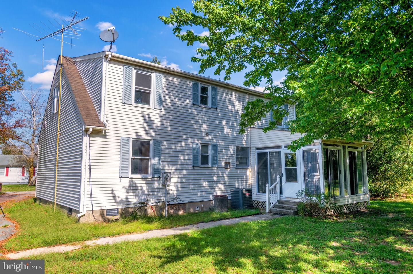 160 ROUZIE DR, TAPPAHANNOCK, Virginia 22560, 3 Bedrooms Bedrooms, 6 Rooms Rooms,2 BathroomsBathrooms,Residential,For sale,160 ROUZIE DR,VAES2002048 MLS # VAES2002048