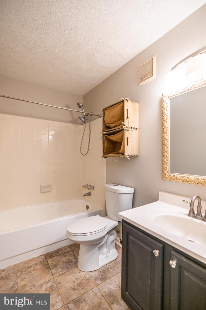 7778 WILLOW POINT DR #7778, FALLS CHURCH, Virginia 22042, 2 Bedrooms Bedrooms, 5 Rooms Rooms,2 BathroomsBathrooms,Residential,For sale,7778 WILLOW POINT DR #7778,VAFX2273780 MLS # VAFX2273780