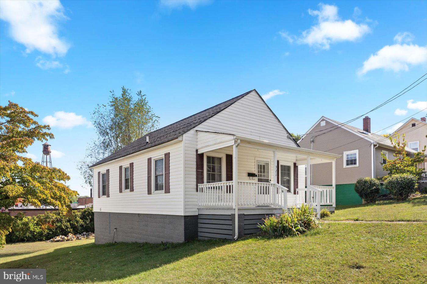 321 BELLEVIEW AVE, ORANGE, Virginia 22960, 2 Bedrooms Bedrooms, ,1 BathroomBathrooms,Residential,For sale,321 BELLEVIEW AVE,VAOR2012518 MLS # VAOR2012518