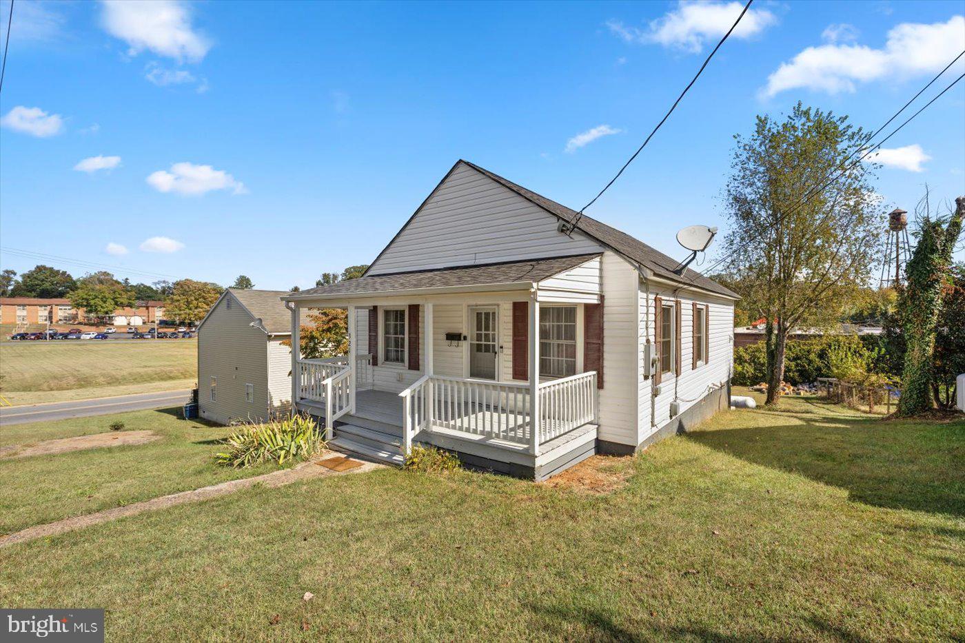 321 BELLEVIEW AVE, ORANGE, Virginia 22960, 2 Bedrooms Bedrooms, ,1 BathroomBathrooms,Residential,For sale,321 BELLEVIEW AVE,VAOR2012518 MLS # VAOR2012518