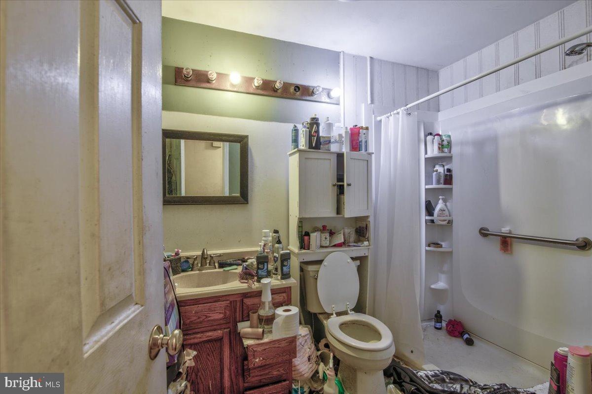 344 ELM ST, VINTON, Virginia 24179, 3 Bedrooms Bedrooms, 6 Rooms Rooms,3 BathroomsBathrooms,Residential,For sale,344 ELM ST,VARK2000054 MLS # VARK2000054