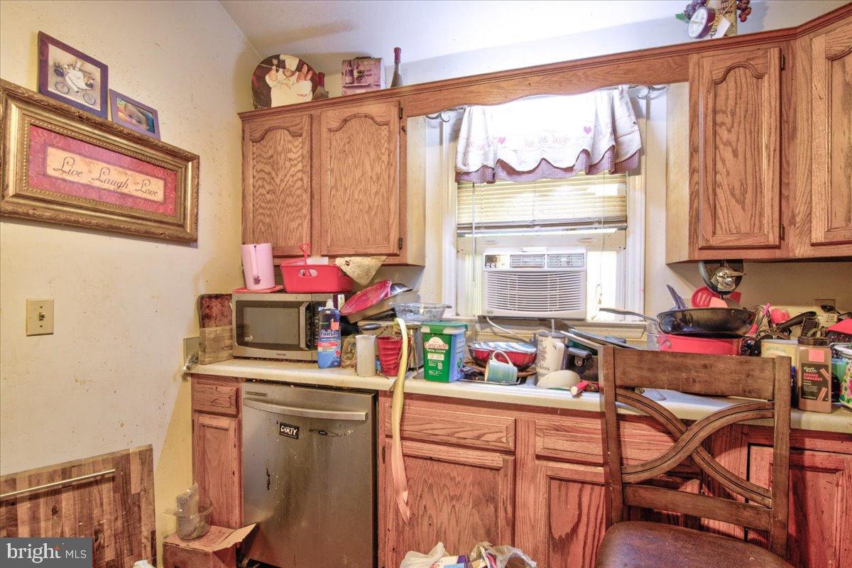 344 ELM ST, VINTON, Virginia 24179, 3 Bedrooms Bedrooms, 6 Rooms Rooms,3 BathroomsBathrooms,Residential,For sale,344 ELM ST,VARK2000054 MLS # VARK2000054