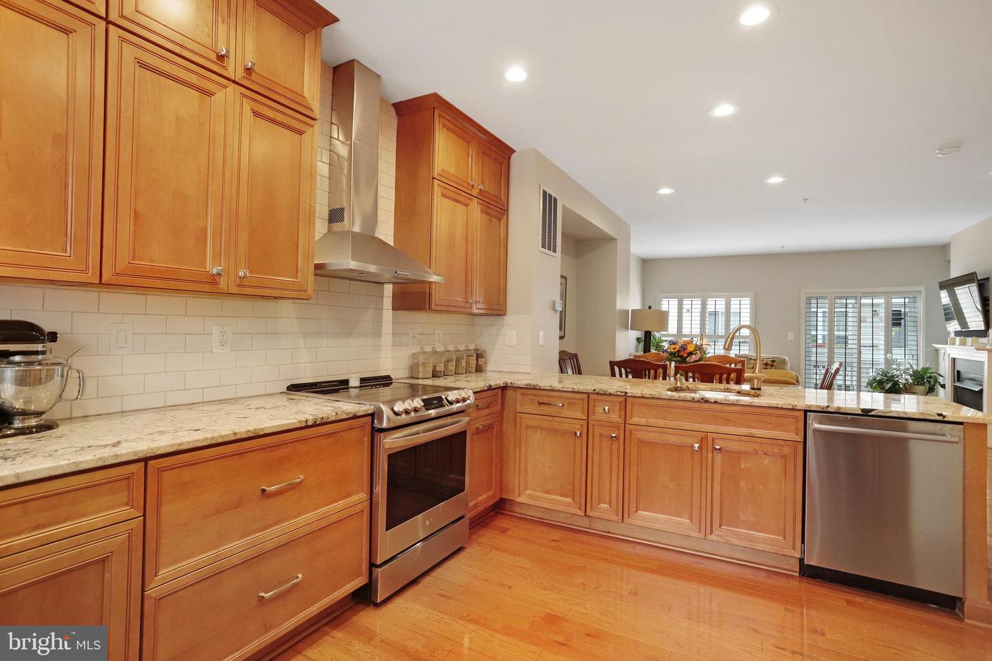 2116 12TH ST NW, WASHINGTON, District Of Columbia 20009, 3 Bedrooms Bedrooms, ,2 BathroomsBathrooms,Residential,For sale,2116 12TH ST NW,DCDC2226520 MLS # DCDC2226520