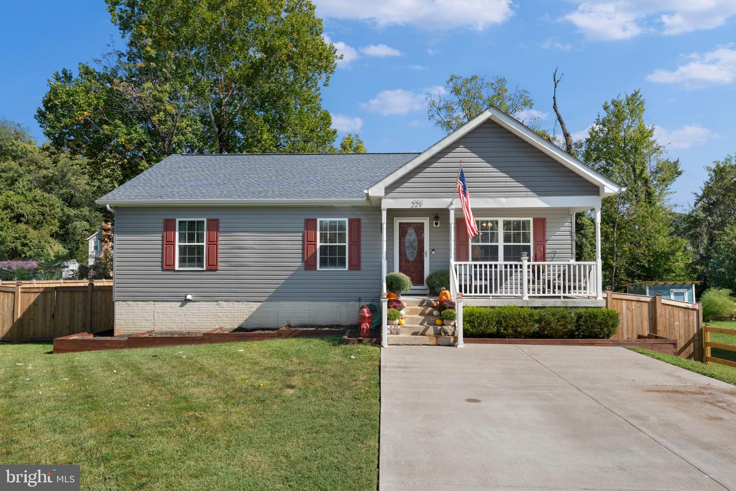 221 LINDEN ST, WARRENTON, Virginia 20186, 3 Bedrooms Bedrooms, 9 Rooms Rooms,2 BathroomsBathrooms,Residential,For sale,221 LINDEN ST,VAFQ2019352 MLS # VAFQ2019352