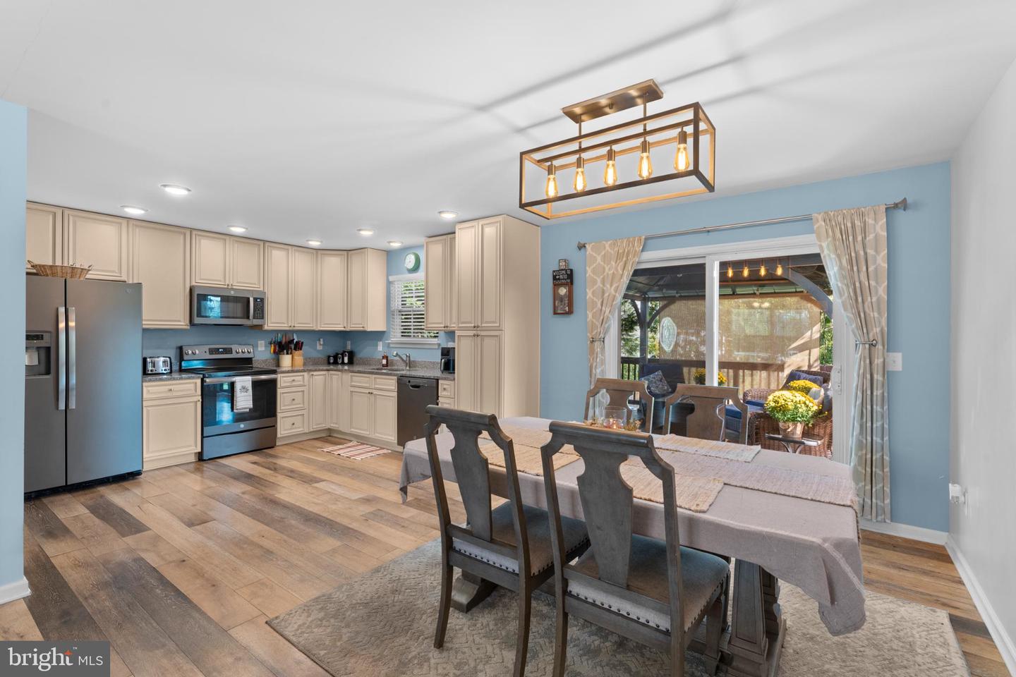 221 LINDEN ST, WARRENTON, Virginia 20186, 3 Bedrooms Bedrooms, 9 Rooms Rooms,2 BathroomsBathrooms,Residential,For sale,221 LINDEN ST,VAFQ2019352 MLS # VAFQ2019352