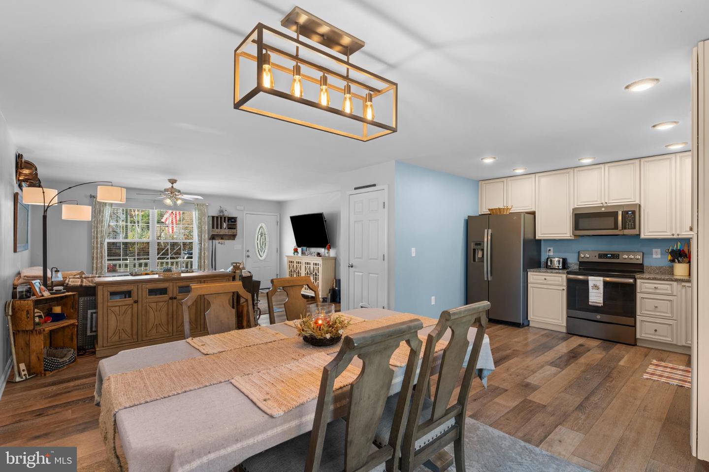 221 LINDEN ST, WARRENTON, Virginia 20186, 3 Bedrooms Bedrooms, 9 Rooms Rooms,2 BathroomsBathrooms,Residential,For sale,221 LINDEN ST,VAFQ2019352 MLS # VAFQ2019352