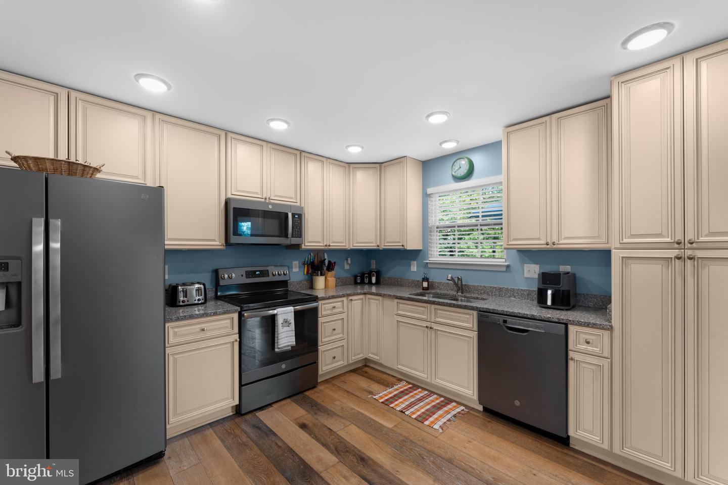 221 LINDEN ST, WARRENTON, Virginia 20186, 3 Bedrooms Bedrooms, 9 Rooms Rooms,2 BathroomsBathrooms,Residential,For sale,221 LINDEN ST,VAFQ2019352 MLS # VAFQ2019352
