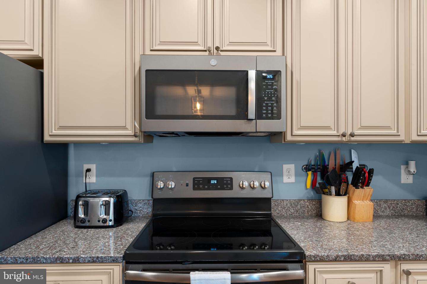 221 LINDEN ST, WARRENTON, Virginia 20186, 3 Bedrooms Bedrooms, 9 Rooms Rooms,2 BathroomsBathrooms,Residential,For sale,221 LINDEN ST,VAFQ2019352 MLS # VAFQ2019352