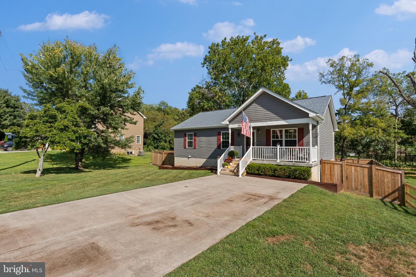 221 LINDEN ST, WARRENTON, Virginia 20186, 3 Bedrooms Bedrooms, 9 Rooms Rooms,2 BathroomsBathrooms,Residential,For sale,221 LINDEN ST,VAFQ2019352 MLS # VAFQ2019352