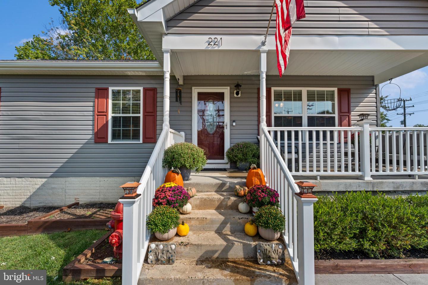 221 LINDEN ST, WARRENTON, Virginia 20186, 3 Bedrooms Bedrooms, 9 Rooms Rooms,2 BathroomsBathrooms,Residential,For sale,221 LINDEN ST,VAFQ2019352 MLS # VAFQ2019352