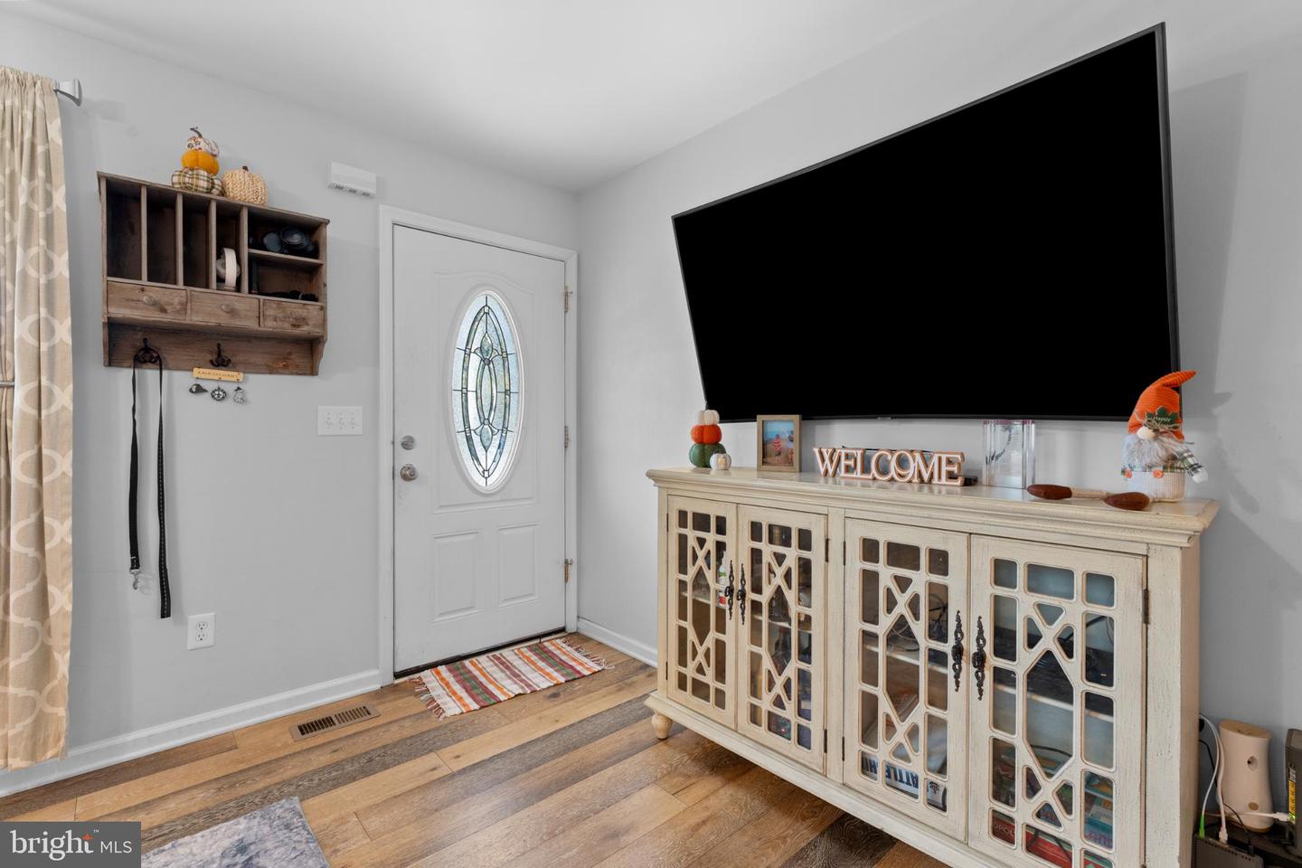 221 LINDEN ST, WARRENTON, Virginia 20186, 3 Bedrooms Bedrooms, 9 Rooms Rooms,2 BathroomsBathrooms,Residential,For sale,221 LINDEN ST,VAFQ2019352 MLS # VAFQ2019352