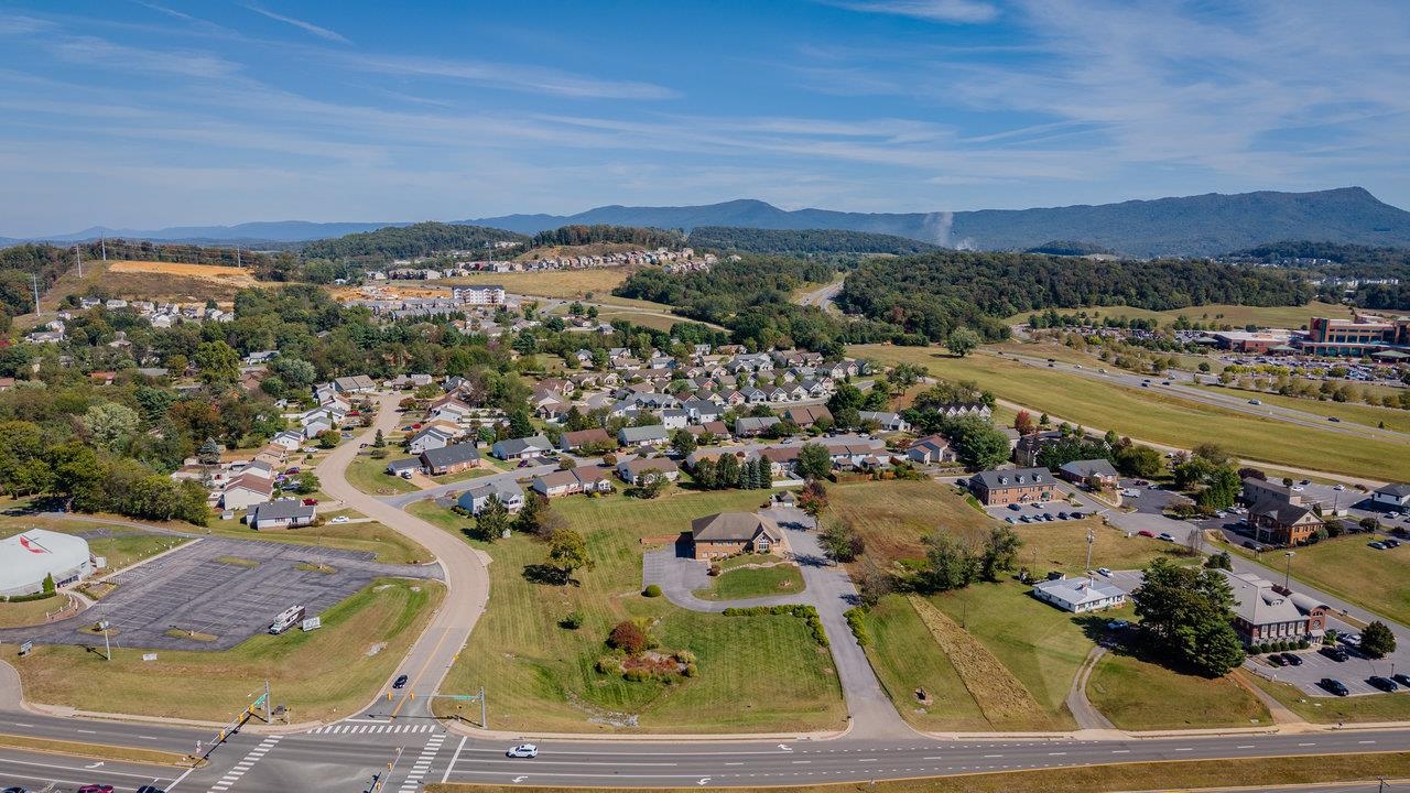2370 MEADOW CT, ROCKINGHAM, Virginia 22801, 3 Bedrooms Bedrooms, ,2 BathroomsBathrooms,Residential,2370 MEADOW CT,669894 MLS # 669894