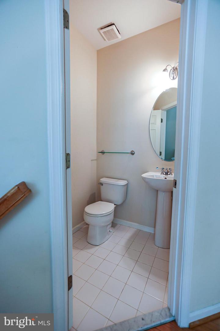 5818 COWLING CT, ALEXANDRIA, Virginia 22304, 3 Bedrooms Bedrooms, ,3 BathroomsBathrooms,Residential,For sale,5818 COWLING CT,VAAX2050722 MLS # VAAX2050722