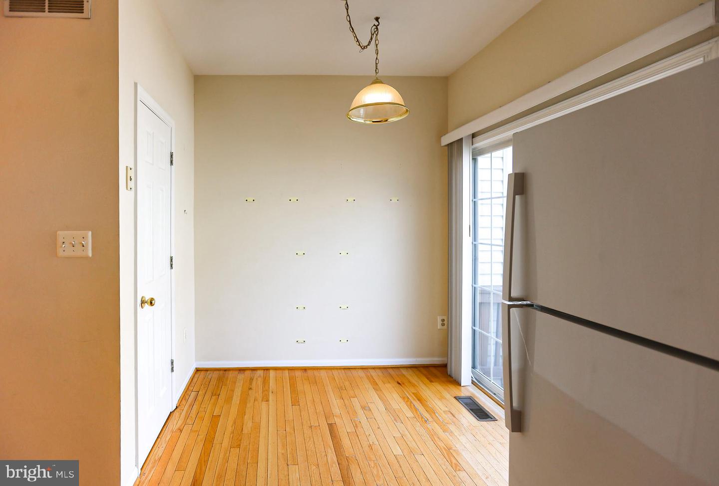 5818 COWLING CT, ALEXANDRIA, Virginia 22304, 3 Bedrooms Bedrooms, ,3 BathroomsBathrooms,Residential,For sale,5818 COWLING CT,VAAX2050722 MLS # VAAX2050722
