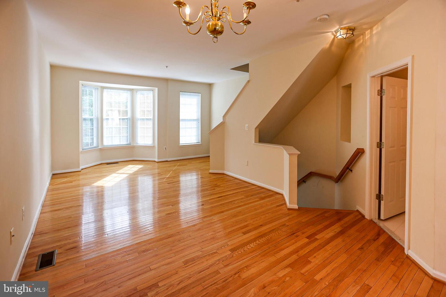 5818 COWLING CT, ALEXANDRIA, Virginia 22304, 3 Bedrooms Bedrooms, ,3 BathroomsBathrooms,Residential,For sale,5818 COWLING CT,VAAX2050722 MLS # VAAX2050722