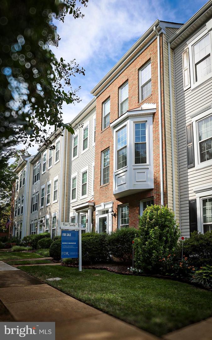 5818 COWLING CT, ALEXANDRIA, Virginia 22304, 3 Bedrooms Bedrooms, ,3 BathroomsBathrooms,Residential,For sale,5818 COWLING CT,VAAX2050722 MLS # VAAX2050722