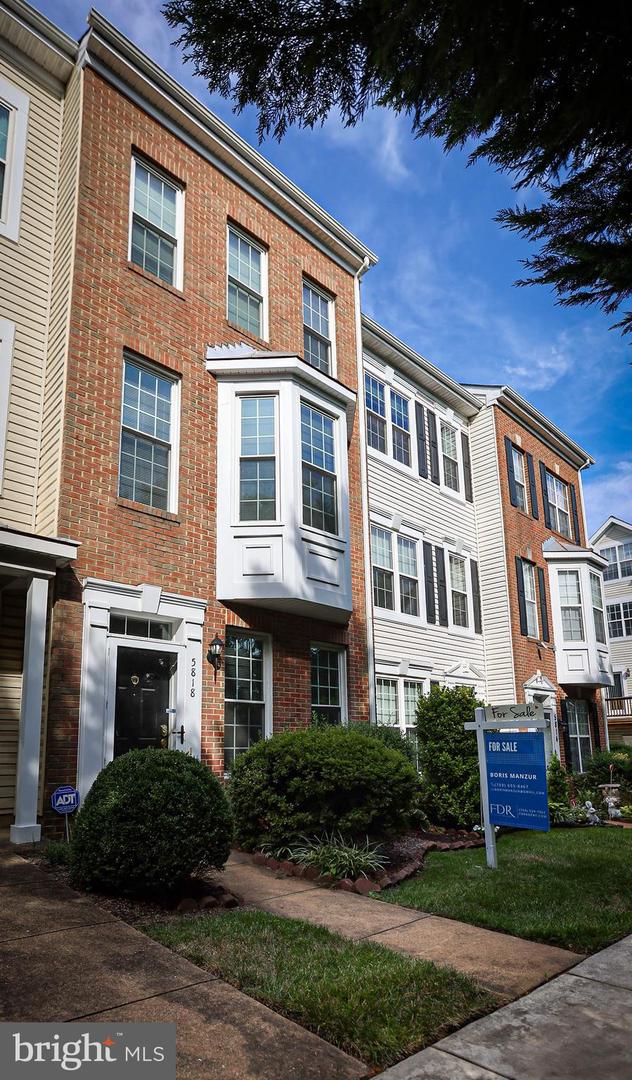 5818 COWLING CT, ALEXANDRIA, Virginia 22304, 3 Bedrooms Bedrooms, ,3 BathroomsBathrooms,Residential,For sale,5818 COWLING CT,VAAX2050722 MLS # VAAX2050722